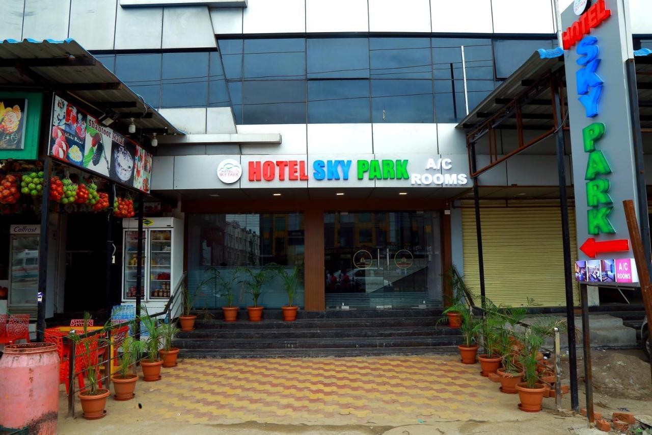 Hotel Sky Park Shamshabad Exterior foto